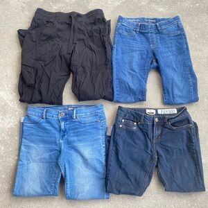 4 Pack Womens Jeans, Capris, Pants (one Juicy Couture)
Size 6/7 - Lightly Worn